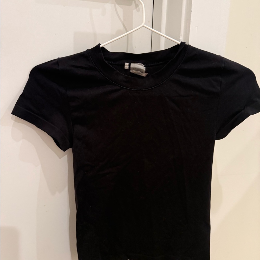 Aritzia Black T-Shirt